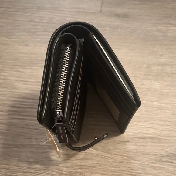 Michael Kors Black Leather Wallet NWT - Picture 5 of 5